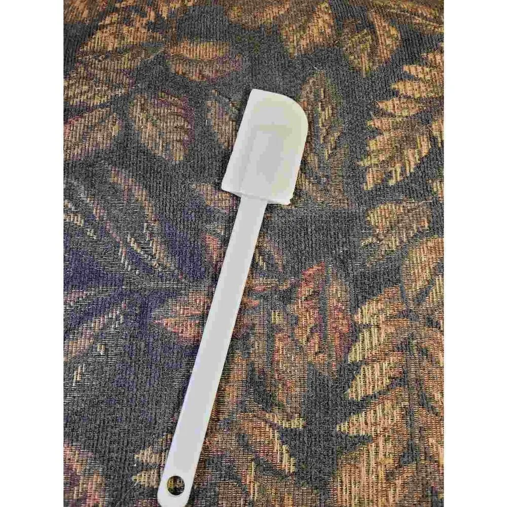 Pampered Chef Classic Scraper